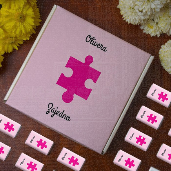 Roze slagalica poklon kutija sa čokoladicama