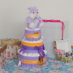 Ljubičasti zeka sa mašnicama poklon torta od pelena