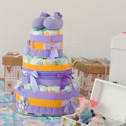 Ljubičaste patofne poklon torta od pelena