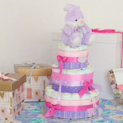 Ljubičasti zeka poklon torta od pelena